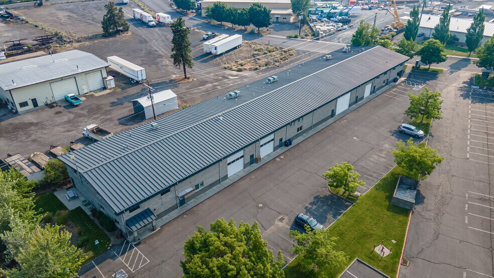 More Photos Of 62958 NE Layton Ave, Bend Light Manufacturing For Sale