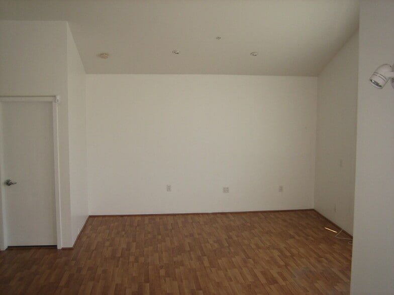 More Photos Of 6555-6557 Shattuck Ave, Oakland Office Residential For Lease