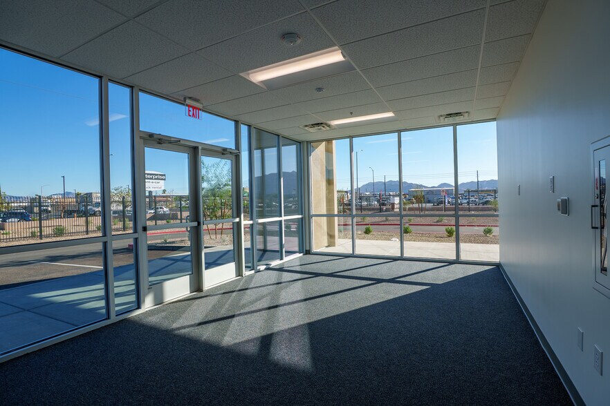 More Photos Of 5005 E Cartier Ave, Las Vegas Service For Lease