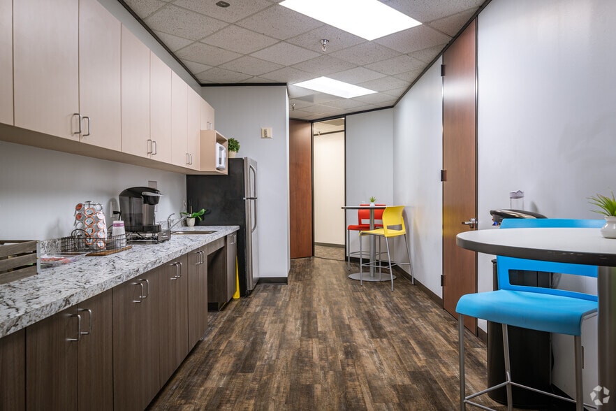 More Photos Of 140 Cypress Station Dr, Houston Coworking Space