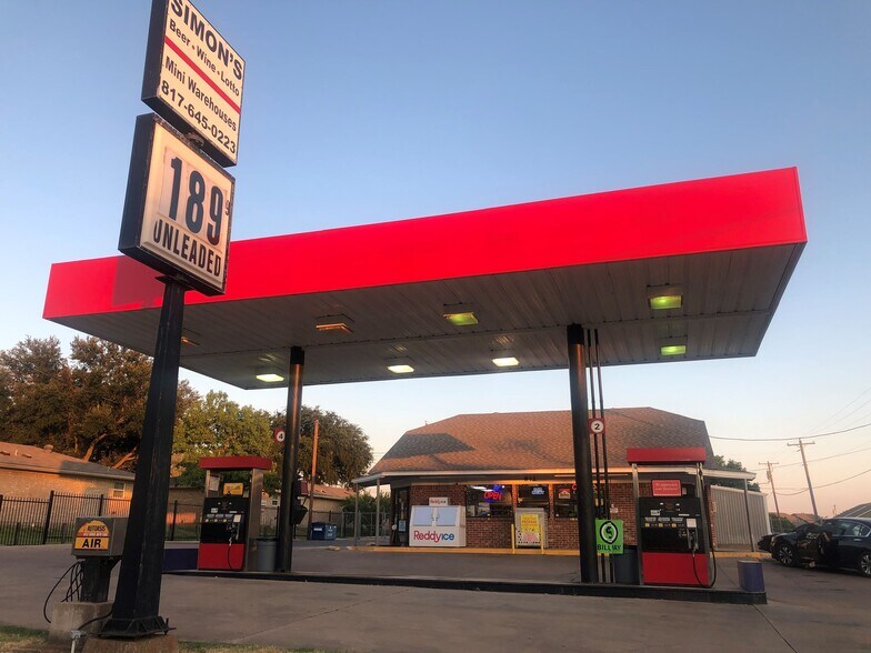 Primary Photo Of 811 Woodard Ave, Cleburne Convenience Store For Sale