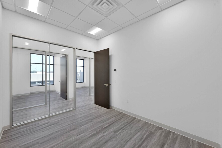 More Photos Of 24527 Gosling Rd, Spring Flex For Lease