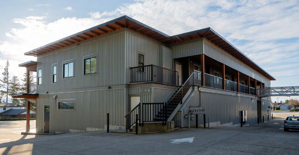 More Photos Of 7013 Thunder Bay St, Powell River General Retail For Sale