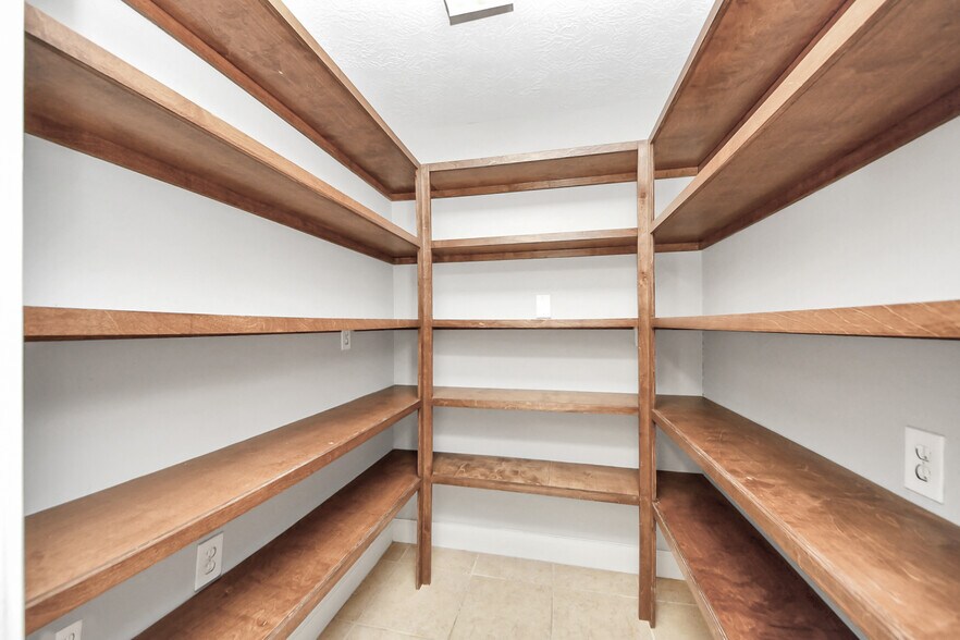 More Photos Of 2001 John St, Pasadena Office For Sale