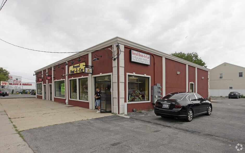 More Photos Of 4000 Austin Blvd, Island Park Storefront For Lease