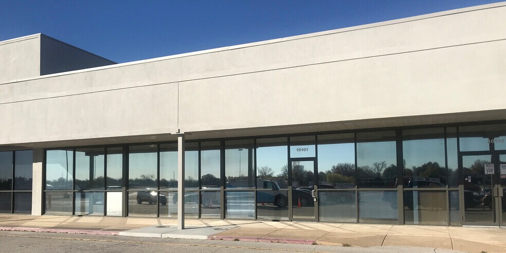 More Photos Of 9797-10161 E Admiral Pl, Tulsa Showroom For Lease