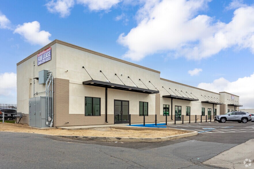 Primary Photo Of 2150 Walnut Ave, Livingston Freestanding For Lease