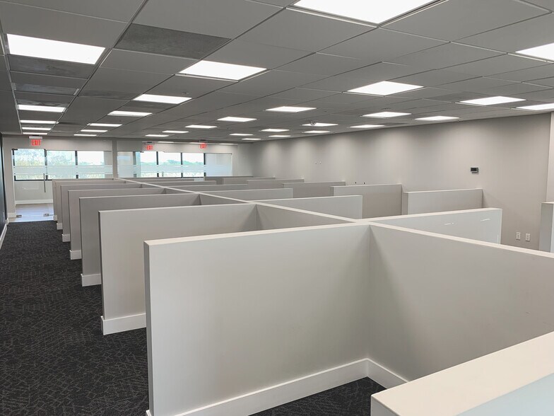 More Photos Of 9700 S Dixie Hwy, Miami Office For Lease