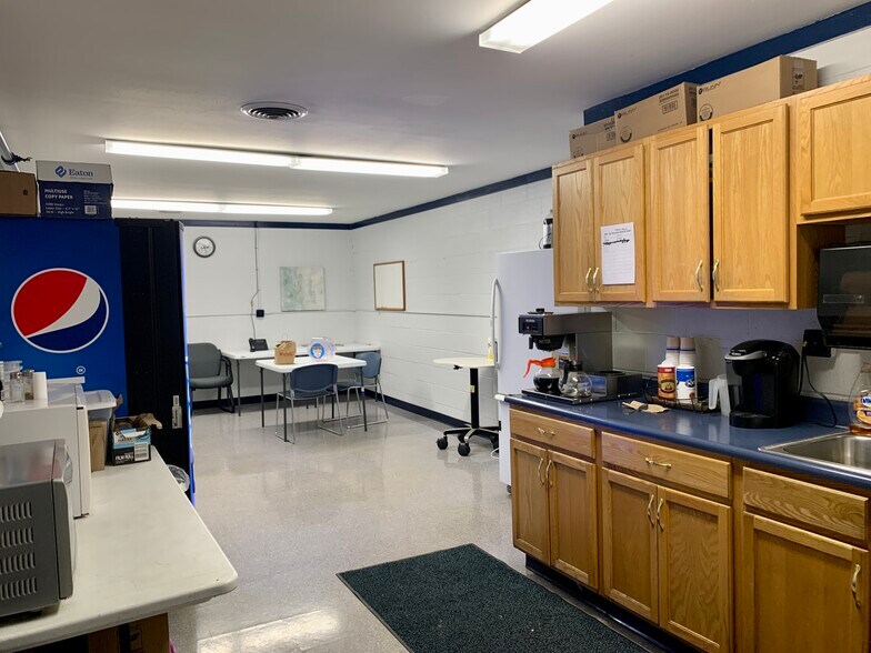 More Photos Of 6125 Lendell Rd, Sanborn Manufacturing For Lease