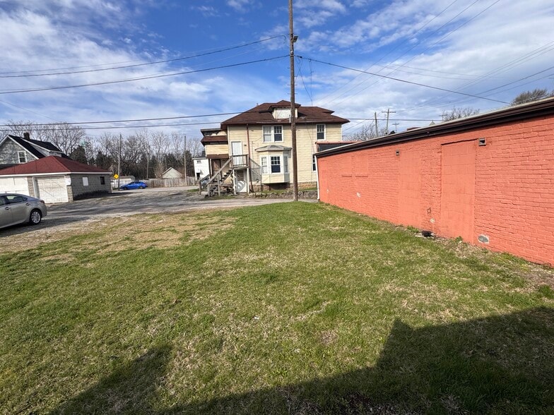 More Photos Of 369-371 S Central Ave, Columbus Bar For Sale