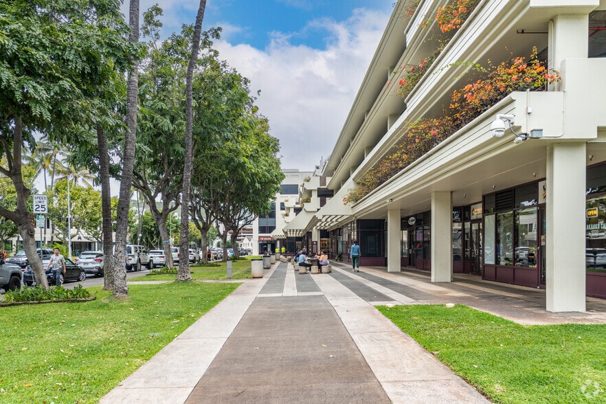 More Photos Of 725 Kapiolani Blvd, Honolulu Office For Lease