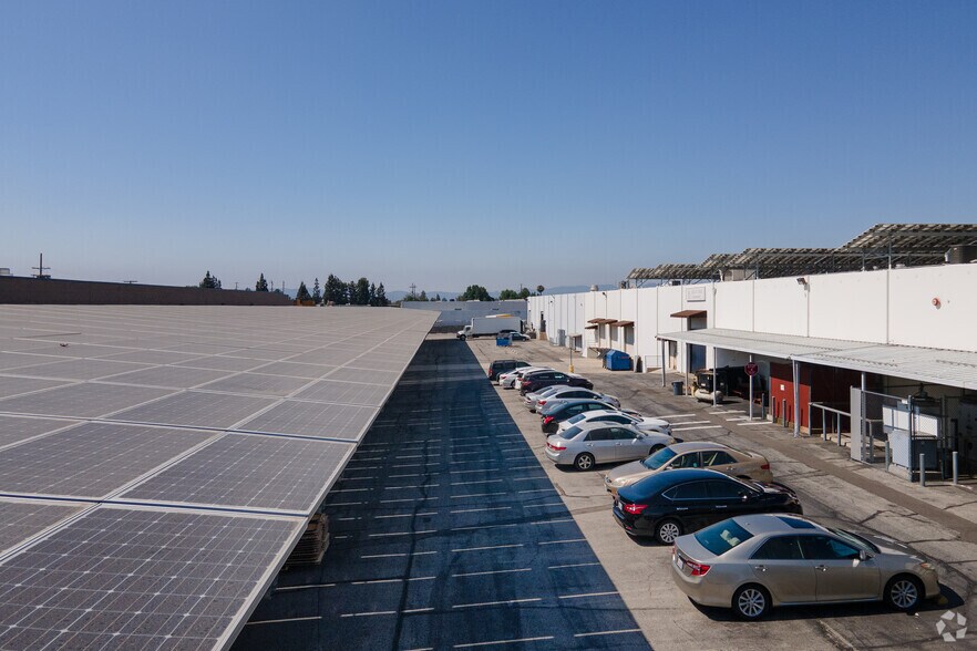 More Photos Of 21310-21314 Lassen St, Chatsworth Warehouse For Lease