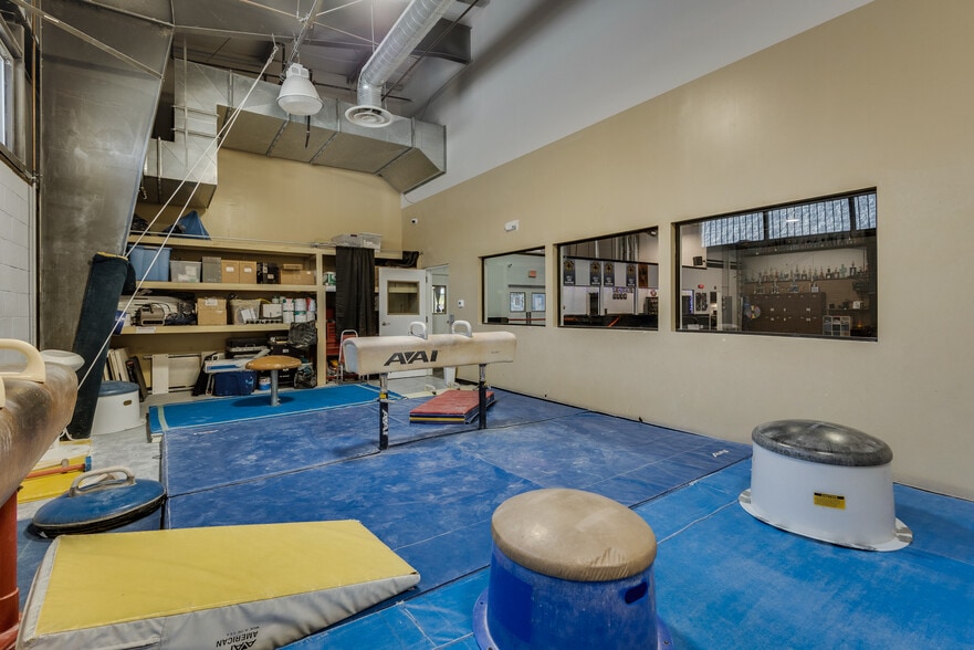 More Photos Of 3250 N Bronco St, Las Vegas General Retail For Sale