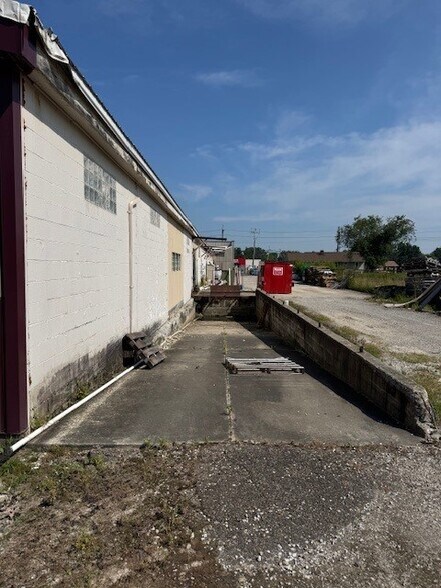 More Photos Of 15651 W High St, Middlefield Industrial For Lease