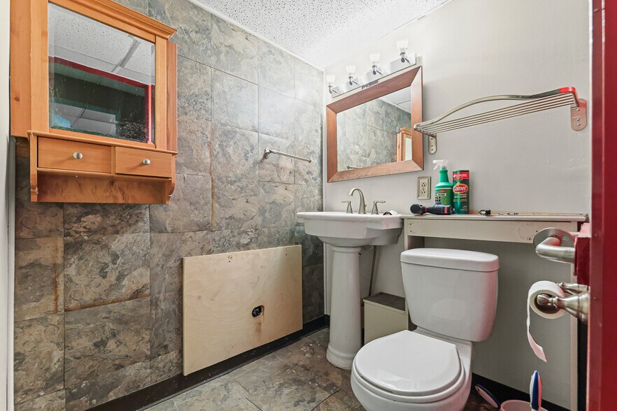 More Photos Of 361 E Main St, Alliance Storefront Retail Office For Sale