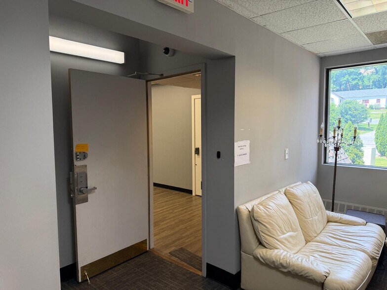 More Photos Of 2 Stowe Rd, Peekskill Medical For Lease