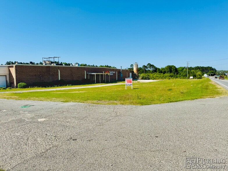 More Photos Of 139 Benjamin Hill Dr, Fitzgerald Warehouse For Sale
