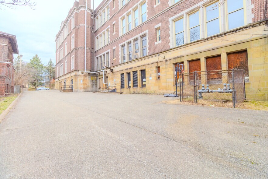 More Photos Of 747 Wallace Ave, Pittsburgh Land For Sale