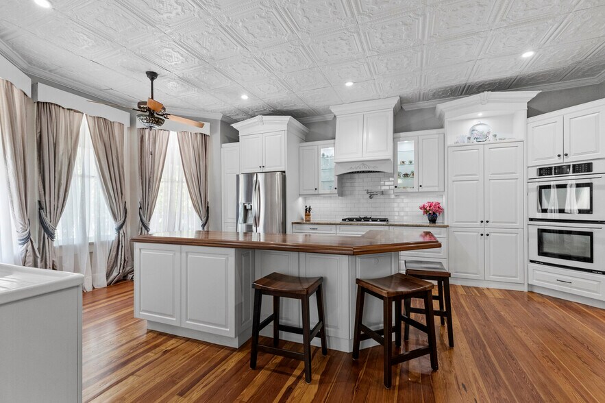 More Photos Of 1332 3rd Ave W, Bradenton Specialty For Sale