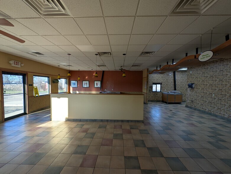 More Photos Of 3727 W Willow Knolls Dr, Peoria General Retail For Lease