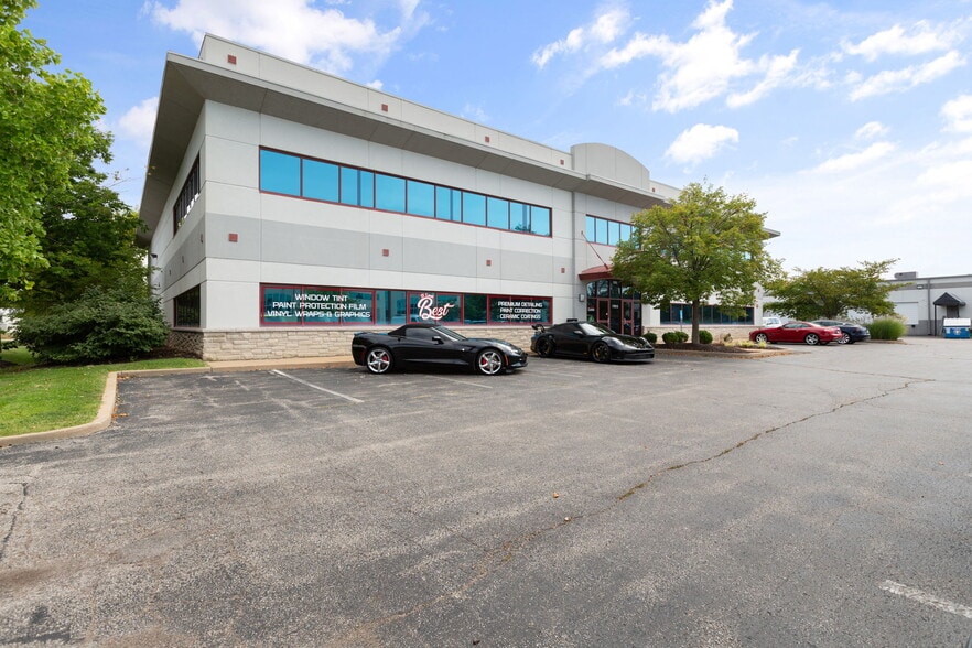 Primary Photo Of 17813 Edison Ave, Chesterfield Showroom For Lease