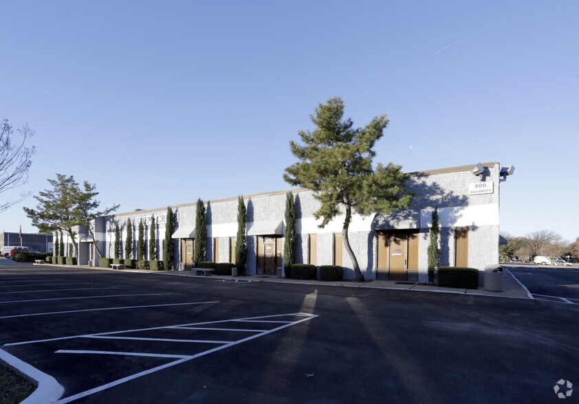 Primary Photo Of 800 Security Row, Richardson Light Distribution For Lease