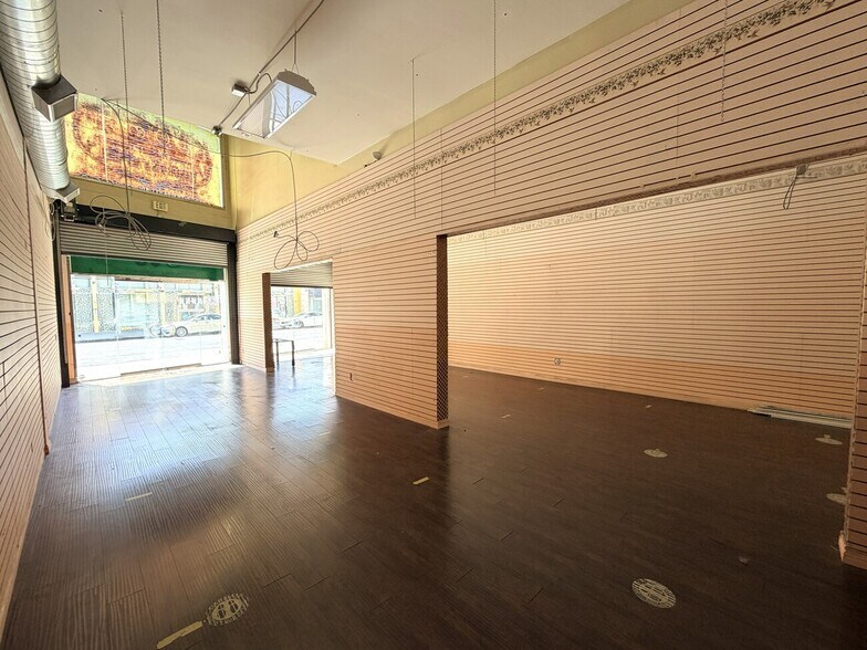 More Photos Of 951 Crocker St, Los Angeles Storefront Retail Office For Lease