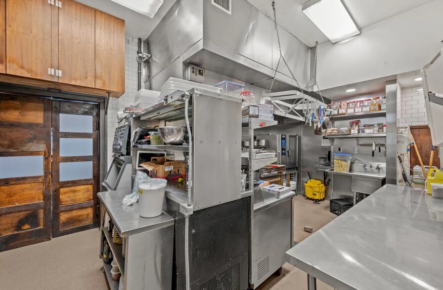 More Photos Of 235 S 400 W, Salt Lake City General Retail For Lease