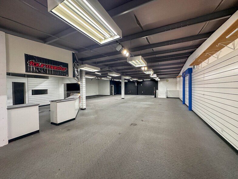 More Photos Of 1020 Auto Center Pky, Seaside Auto Dealership For Sale