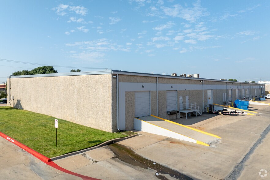More Photos Of 1213 W Carrier Pky, Grand Prairie Unknown For Lease