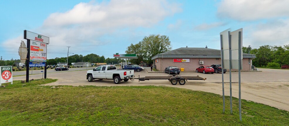 More Photos Of 175 Ch De La Chute, Mansfield-et-Pontefract Service Station For Sale