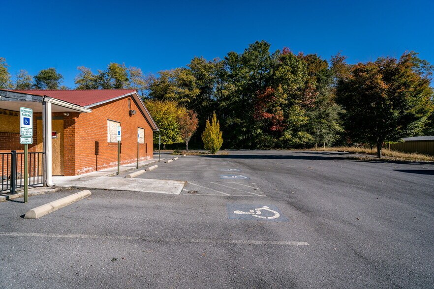 More Photos Of 2323 W Main St, Waynesboro General Retail For Sale