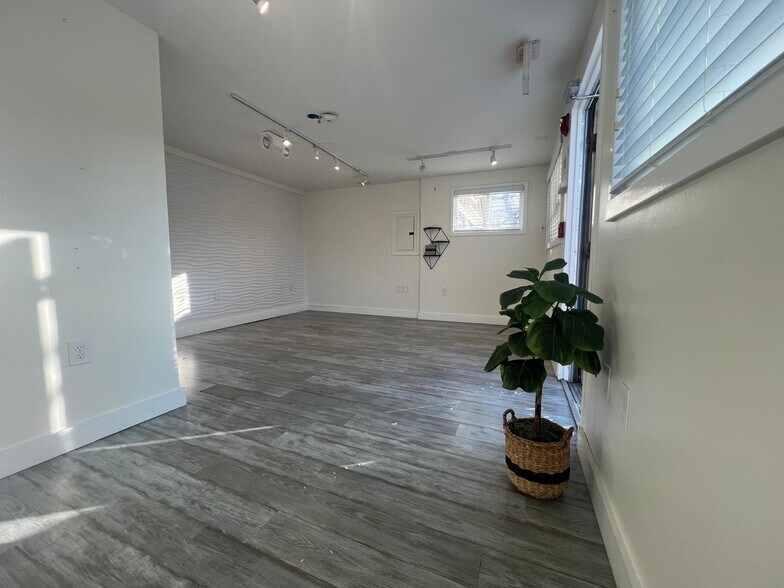 More Photos Of 379 Sconticut Neck Rd, Fairhaven Storefront Retail Office For Lease