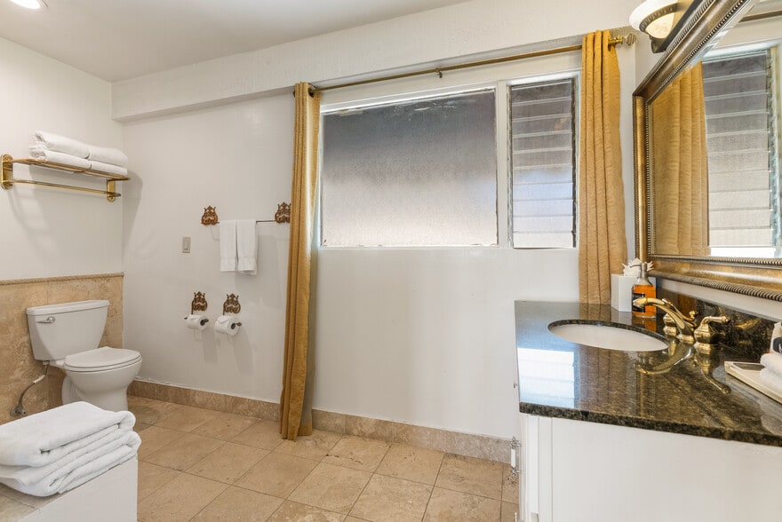 More Photos Of 690-696 South Coast Highway, Laguna Beach Hotel For Sale