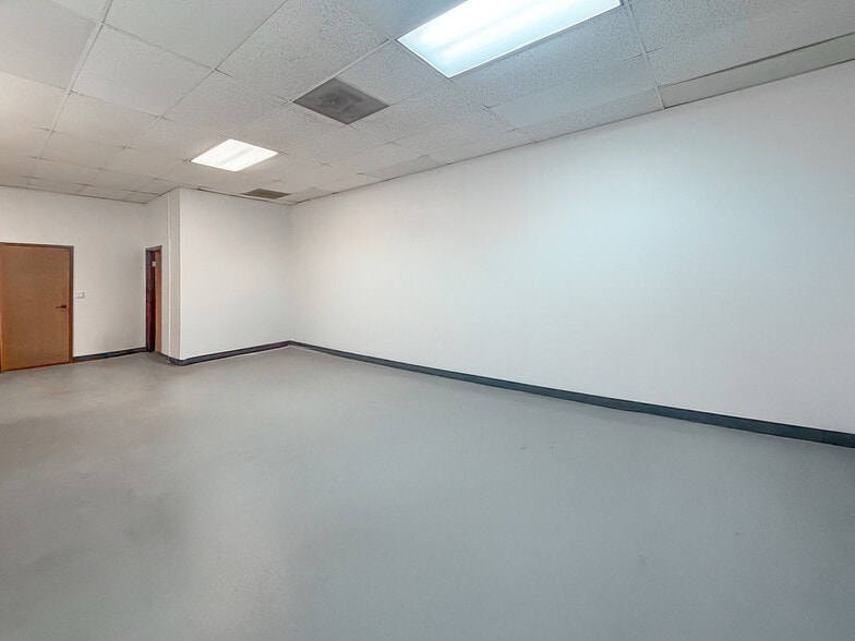 More Photos Of 2639 W Woodland Dr, Anaheim Manufacturing For Sale