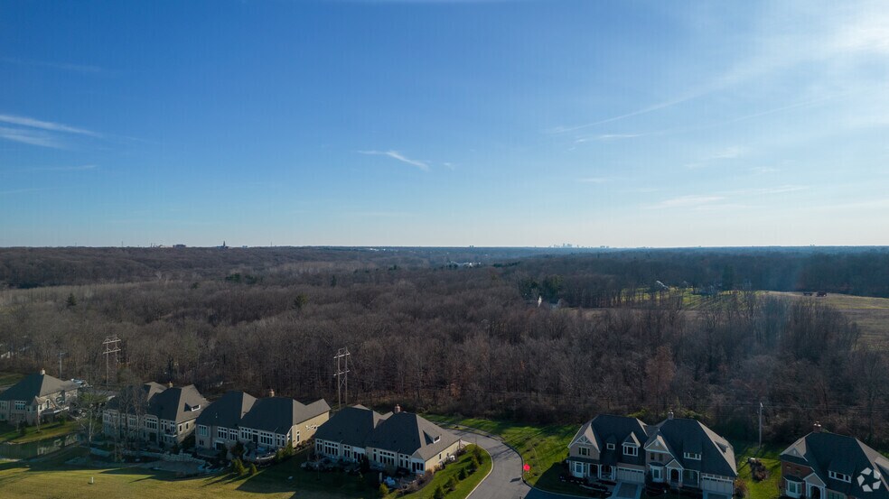 More Photos Of 1460-1466 Manning Pky, Powell Office For Sale