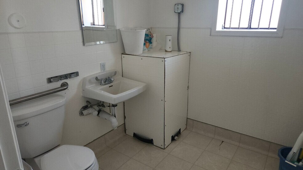 More Photos Of 511 E Main St, Quartzsite Flex For Sale