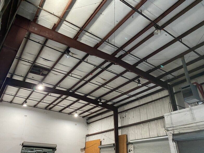 More Photos Of 2910 W Beaver St, Jacksonville Light Distribution For Lease