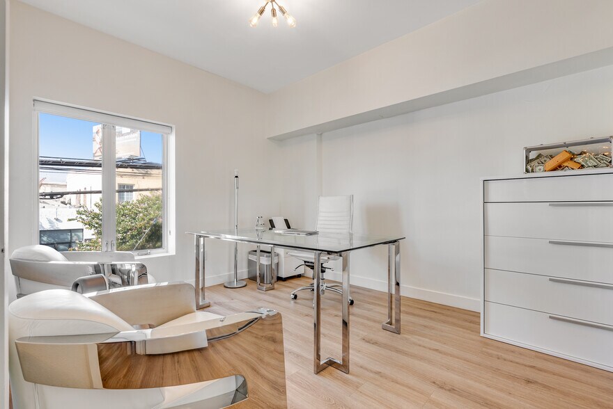 More Photos Of 6208-6212 Santa Monica Blvd, Los Angeles Loft Creative Space For Lease