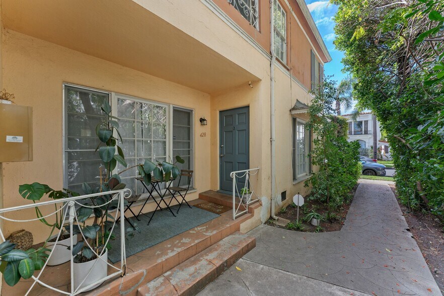 More Photos Of 428 N Genesee Ave, Los Angeles Apartments For Sale