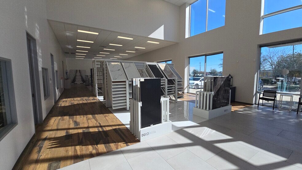 More Photos Of 5870 W Fuqua St, Houston Distribution For Lease