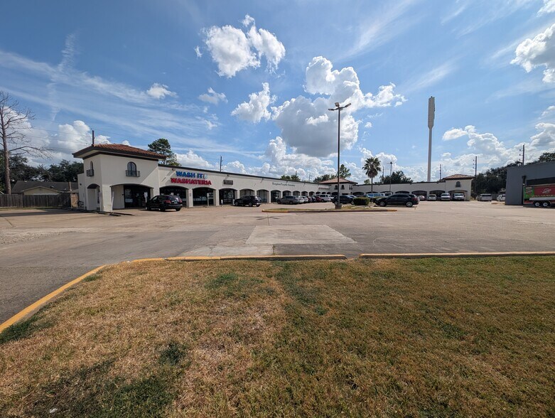More Photos Of 15965 Westheimer Rd, Houston Unknown For Lease