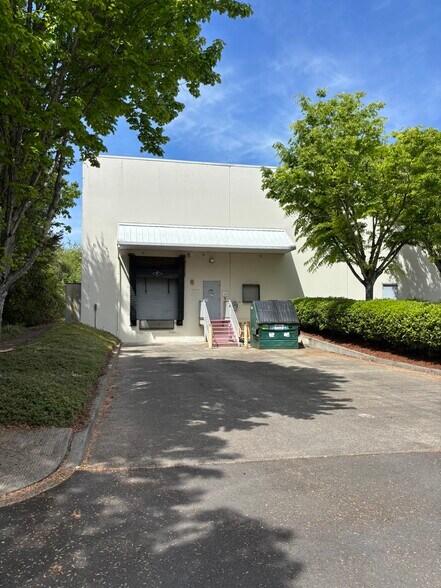 More Photos Of 10329-10355 SW Cascade Blvd, Tigard Freestanding For Lease