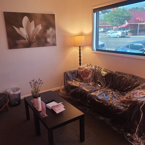 More Photos Of 1305-1307 N San Fernando Blvd, Burbank Flex For Sale