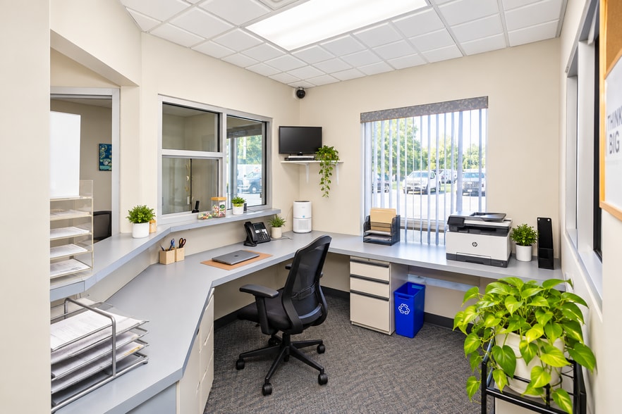 More Photos Of 21 Mainline Dr, Westfield Warehouse For Sale