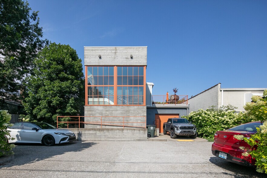 More Photos Of 146 E Third St, Lexington Office For Sale