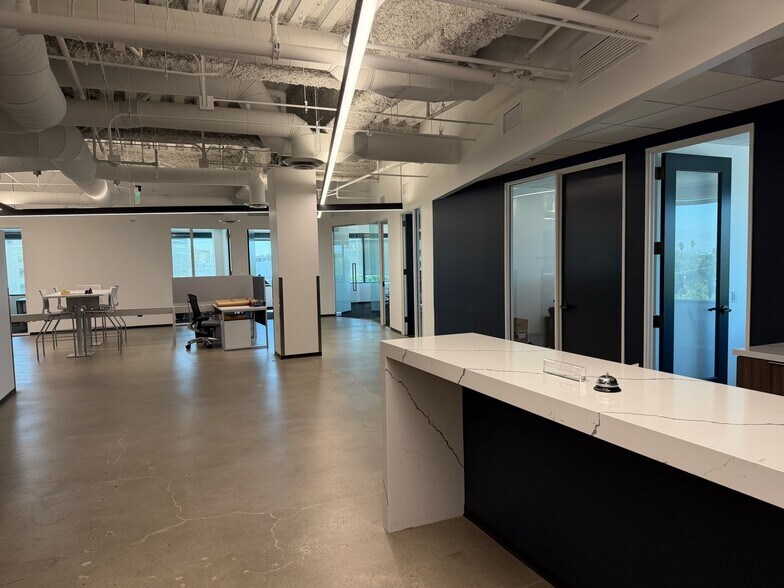 More Photos Of 16501 Ventura Blvd, Encino Coworking Space