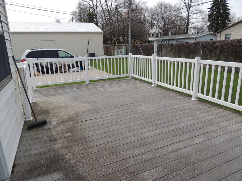 More Photos Of 726 Valley Rd, Menasha Bar For Sale