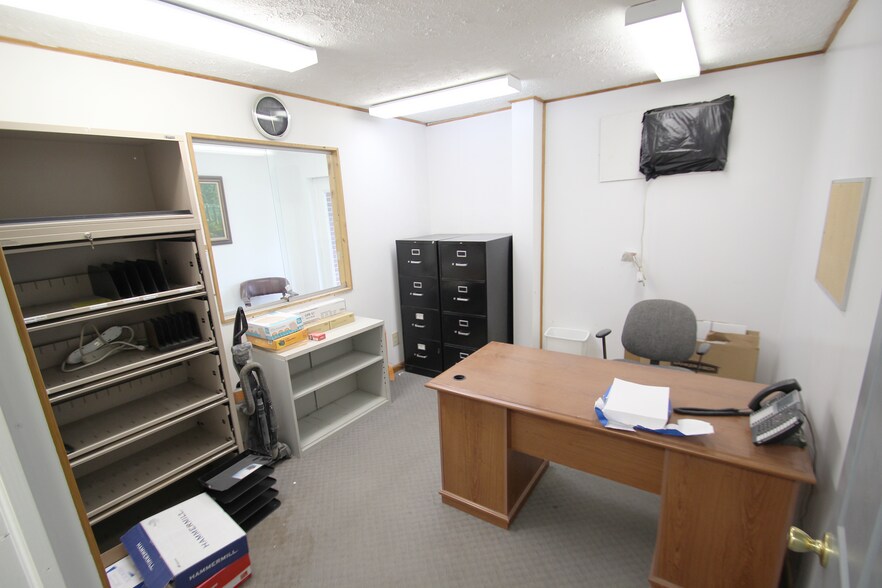 More Photos Of 104 Lee St, Lodi Manufacturing For Sale