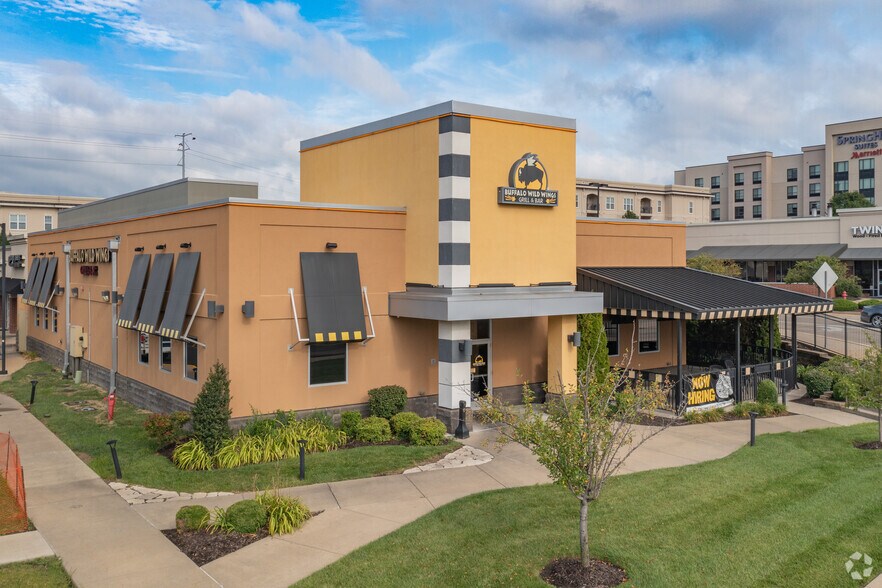 More Photos Of 1210 Strassner Dr, Brentwood Restaurant For Lease